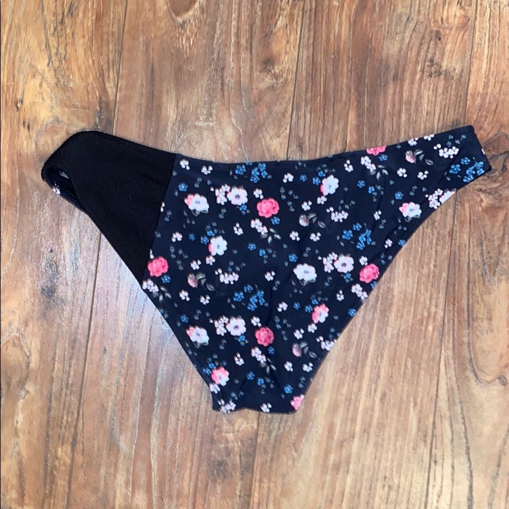 Flowery bathing suit - Picture 5 of 5
